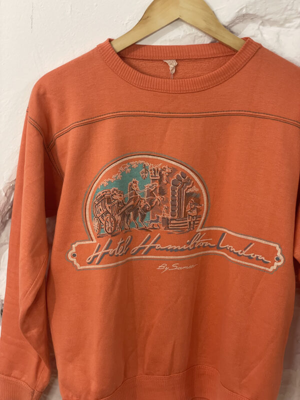 SUDADERA GRÁFICA HOTEL HAMILTON LONDON - Imagen 2
