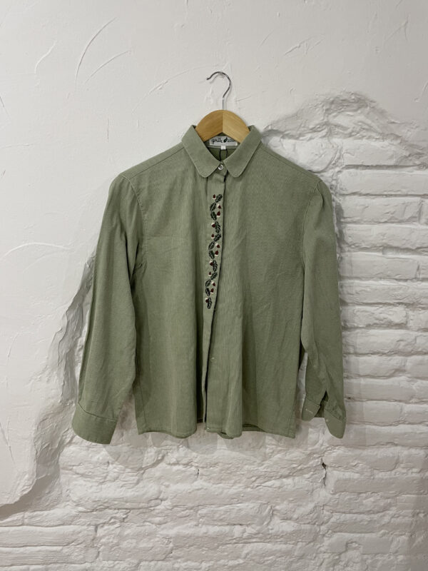 BLUSA DETALLE BORDADO BELLOTAS
