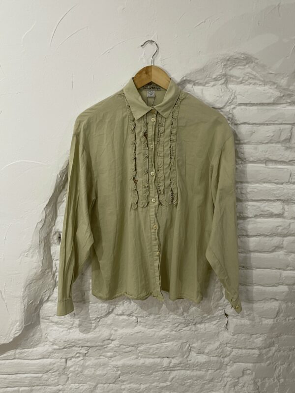 BLUSA DETALLE FRUNCIDOS Y BORDADO FLORES