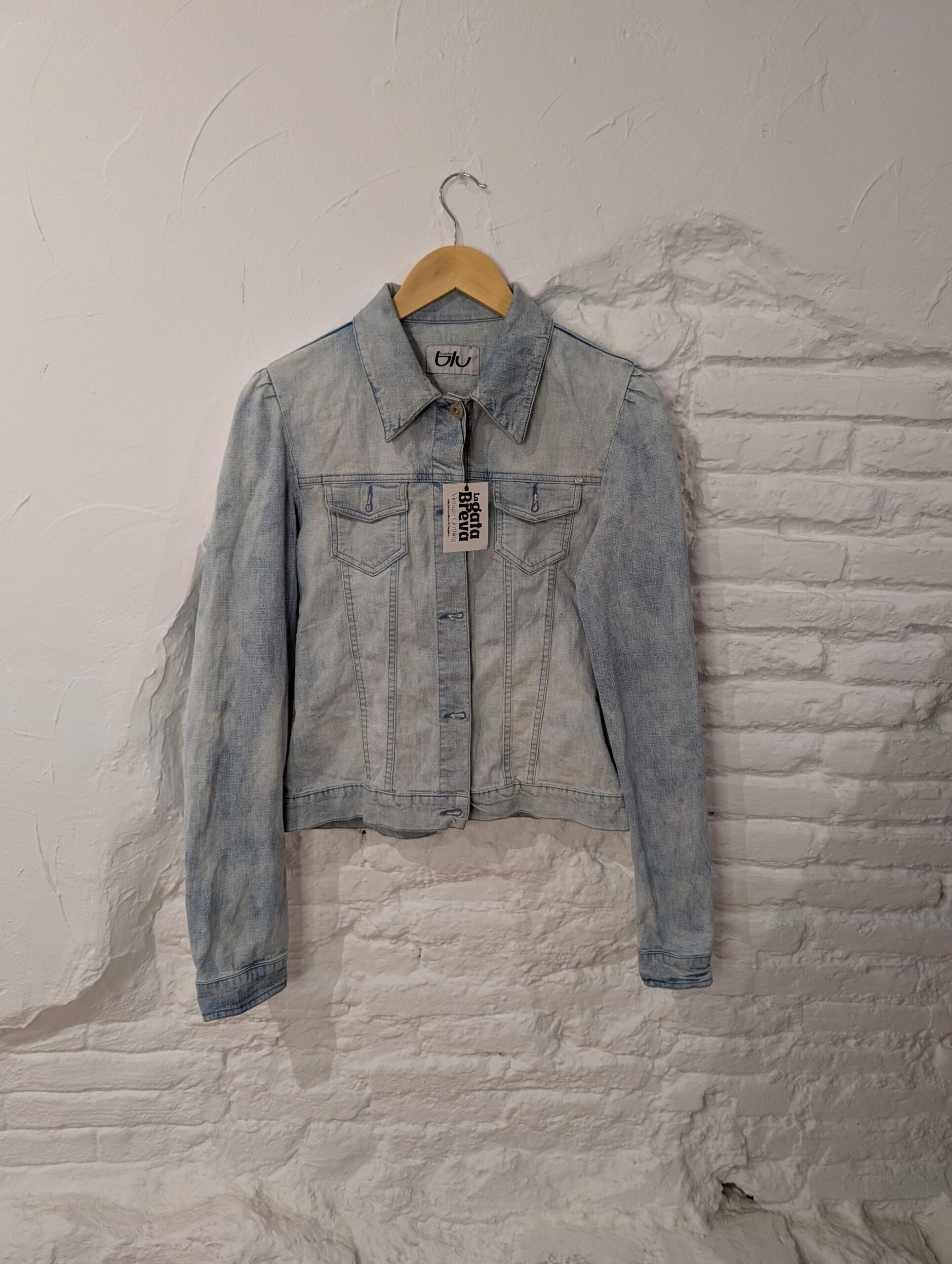 CAZADORA VAQUERA HOMBROS ABULLONADOS