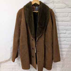 ABRIGO DE ANTE CON SOLAPAS DE PELO