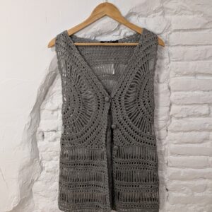 CHALECO GRIS DE PUNTO