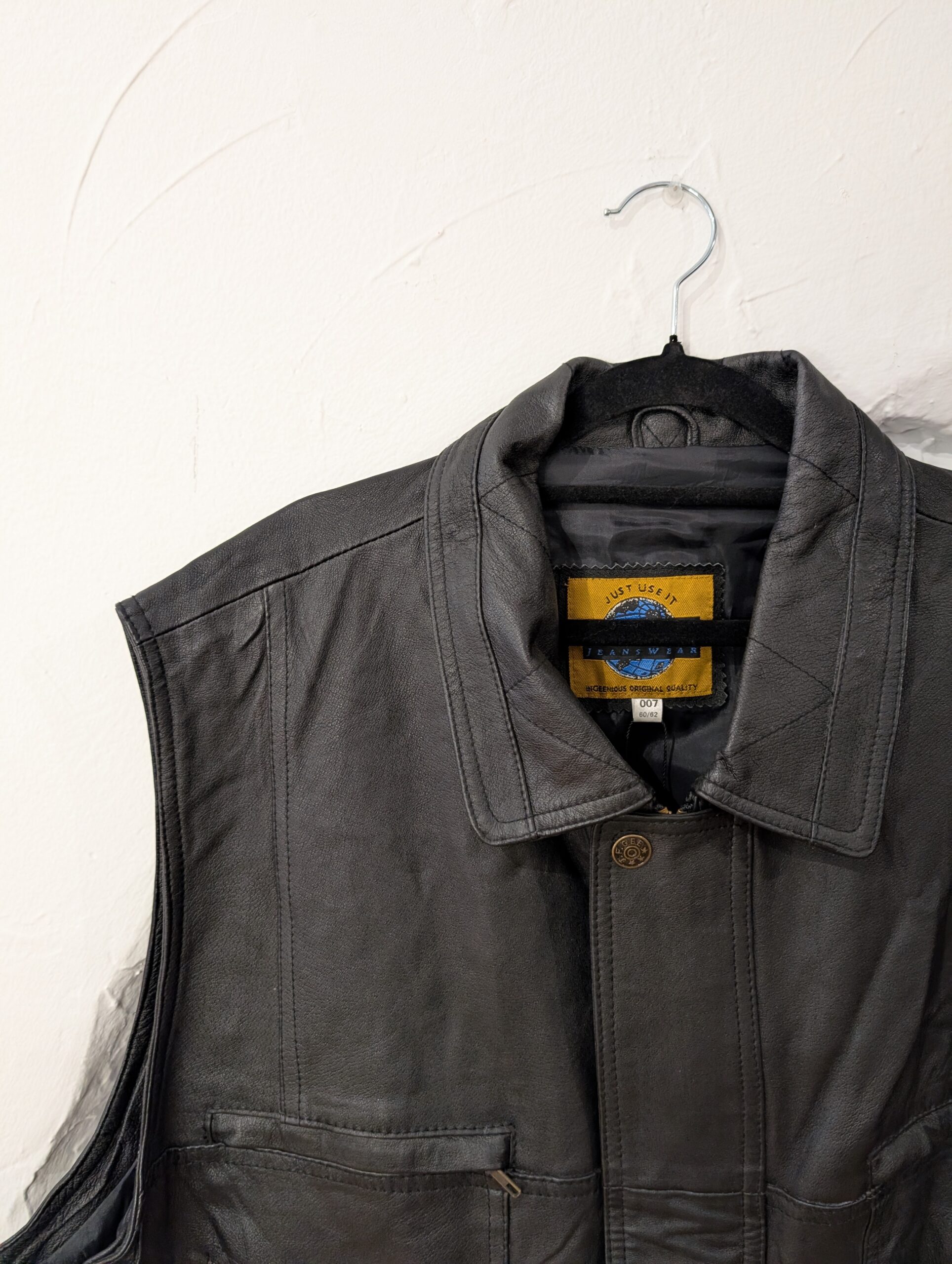 CHALECO NEGRO DE PIEL JOHN F GEE - Imagen 2