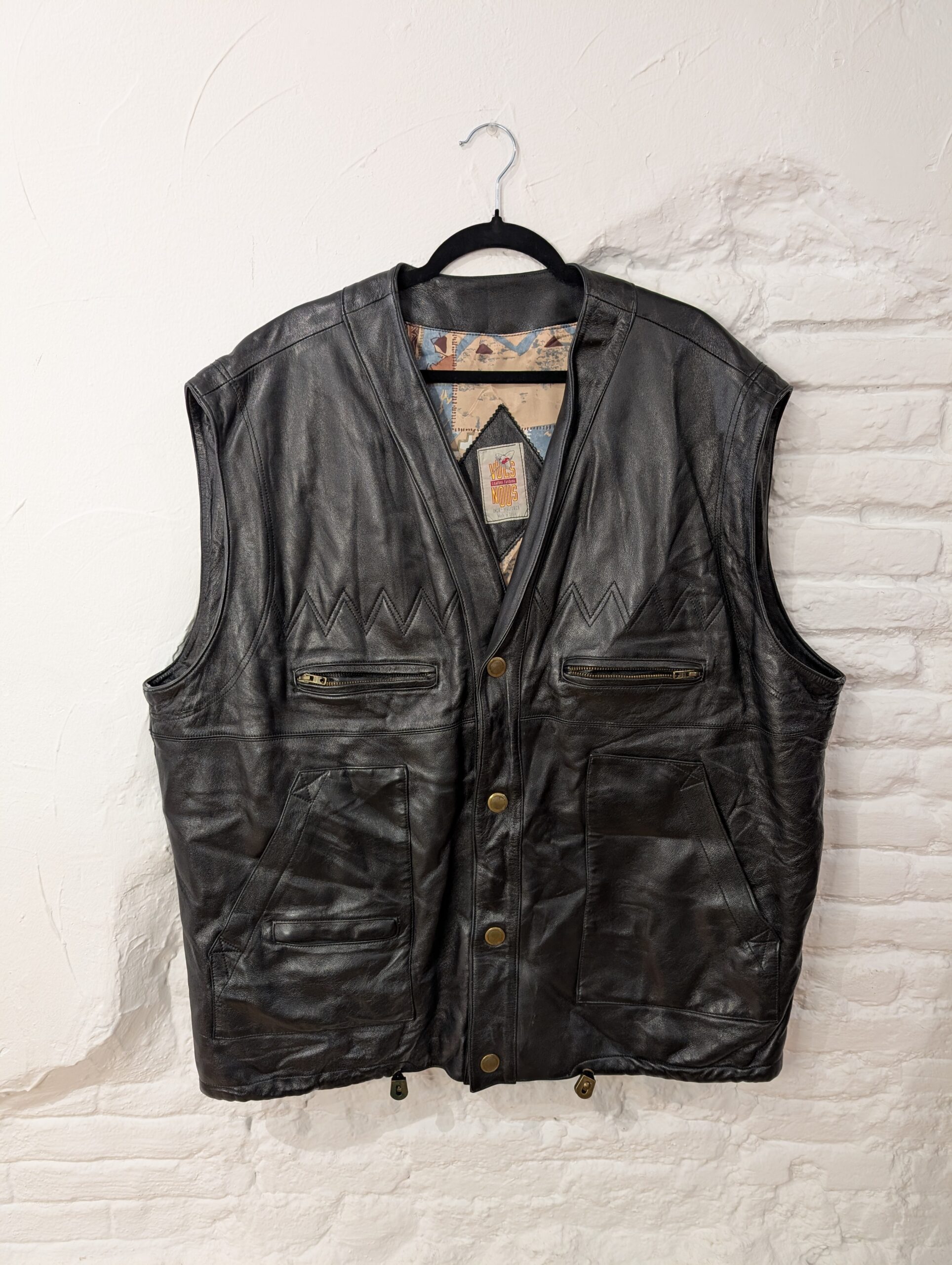 CHALECO NEGRO DE PIEL VULS NOUS