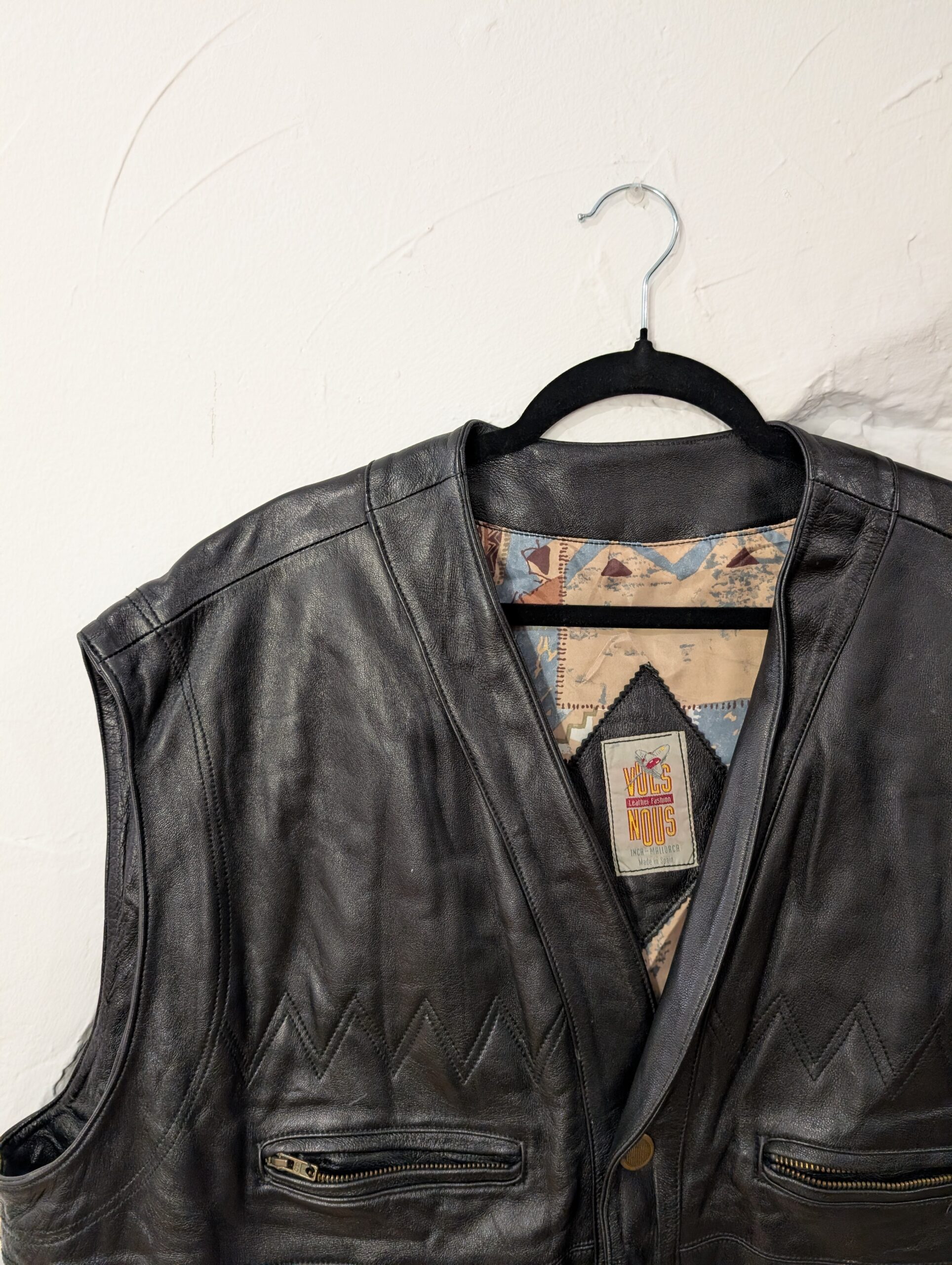 CHALECO NEGRO DE PIEL VULS NOUS - Imagen 2