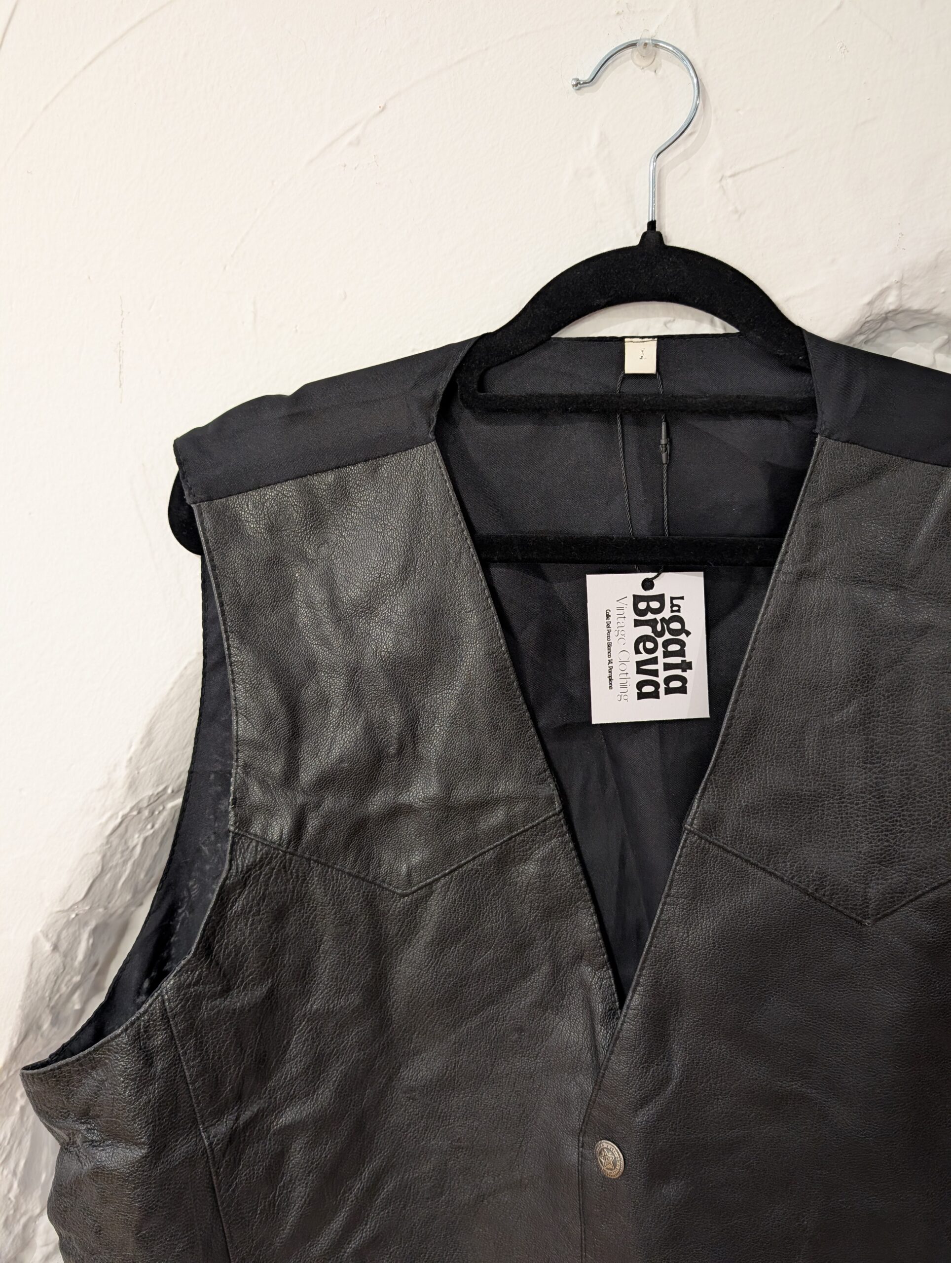 CHALECO NEGRO DE PIEL TIPO TRAJE - Imagen 2