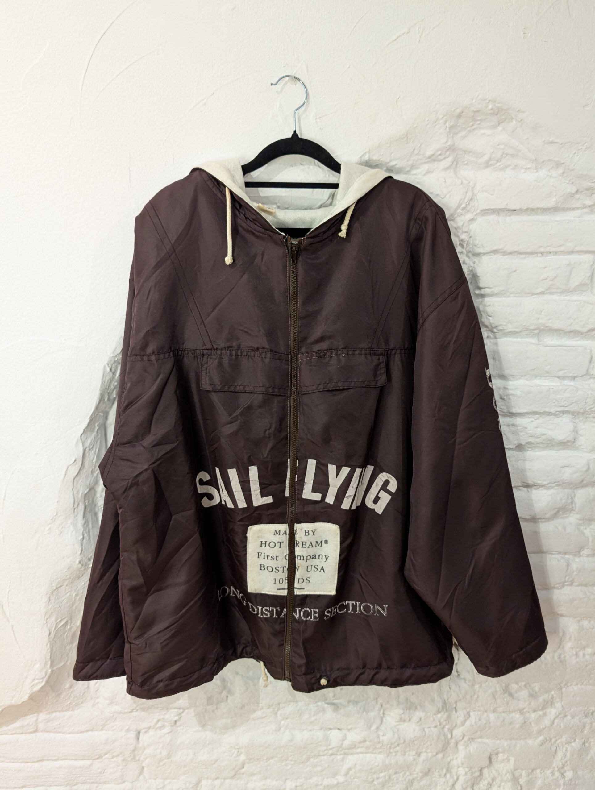 CHAQUETA MARRÓN CAPUCHA