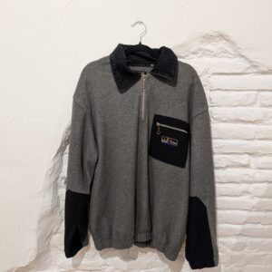 POLAR GRIS DETALLES NEGROS