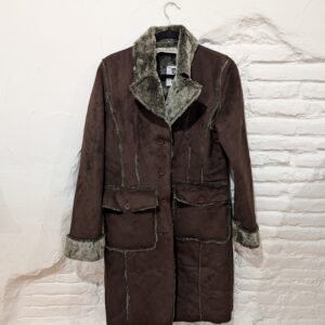 ABRIGO LARGO MARRÓN ANTE