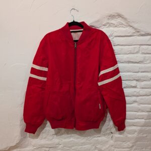 CHAQUETA ROJA LÍNEAS